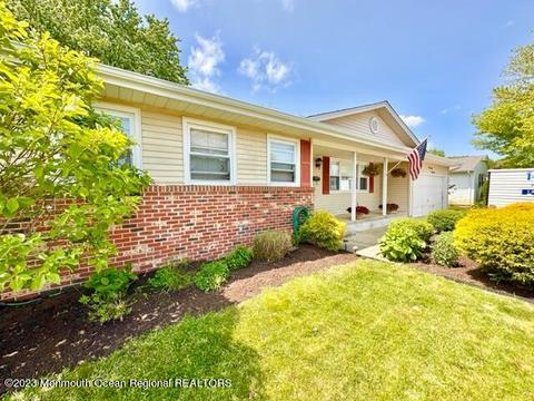 1611 Blue Heron Ct, Point Pleasant, NJ 08742