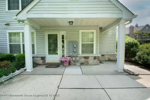16 Santa Fe Ct, Tinton Falls, NJ 07712