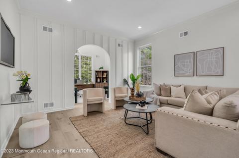 8 Oakhill Ct, Jackson, NJ 08527
