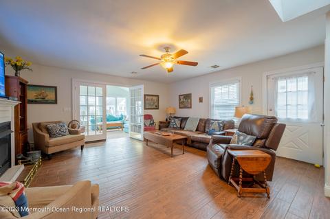 11 W Pampano Dr, Brick, NJ 08723