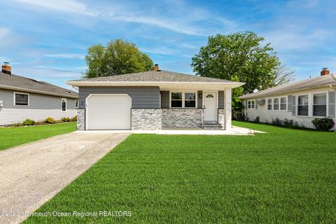 14 Castle Harbor Dr, Toms River, NJ 08757