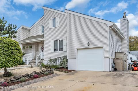 13 Starboard Ct, Bayville, NJ 08721