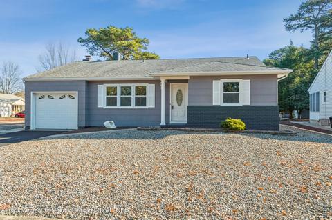 30 Upton Ct, Toms River, NJ 08757