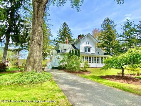 26 Lakeview Dr, Spotswood, NJ 08884