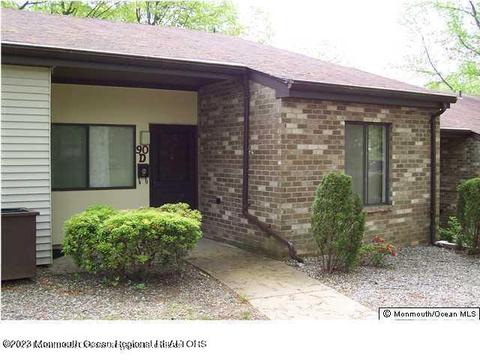 90 Arrowood Rd #D, Manalapan, NJ 07726