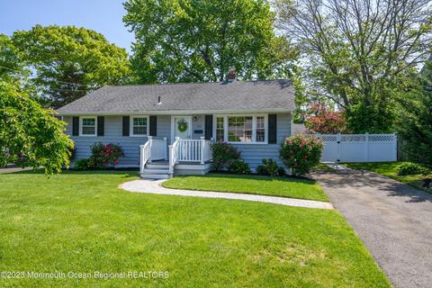 593 Turner Dr, Belford, NJ 07718