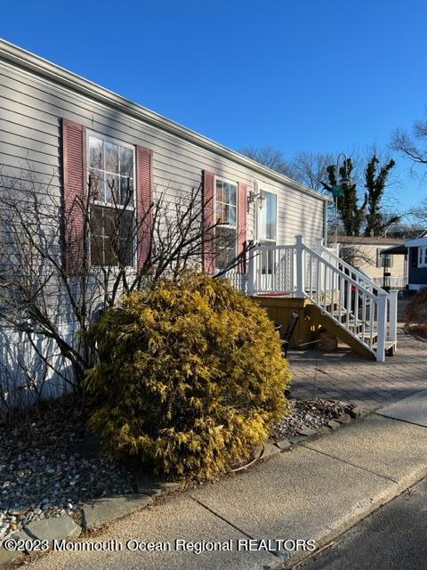 27 Locust Grv, Hazlet, NJ 07730