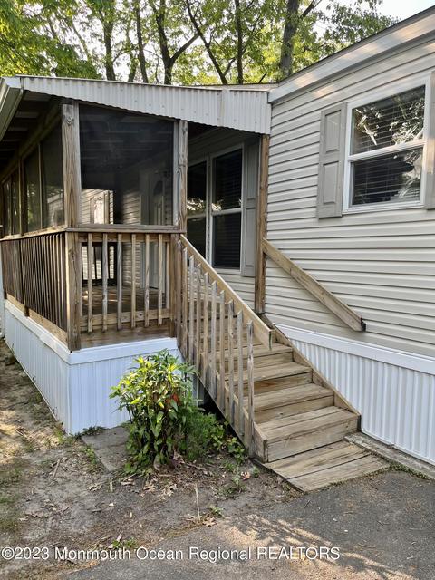4 Circle Dr, Brick, NJ 08723