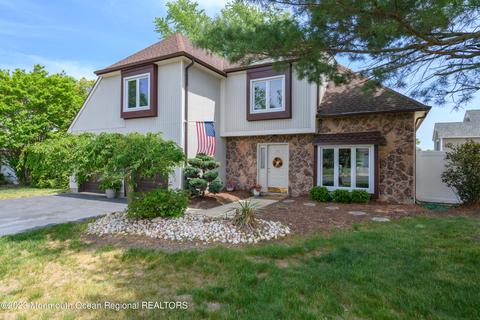 10 Buckingham Ct, Hazlet, NJ 07730