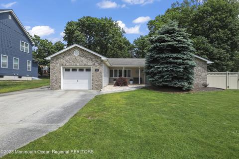 31 Woodbrook Dr, Aberdeen, NJ 07747