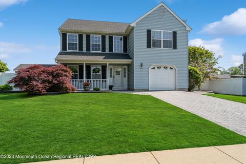 842 Columbus Dr, Brick, NJ 08724