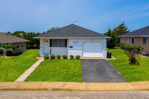 19 Saint David Dr, Toms River, NJ 08757