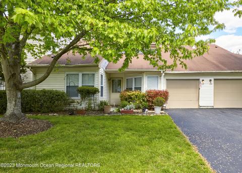 427 Bayberry Ct, Englishtown, NJ 07726
