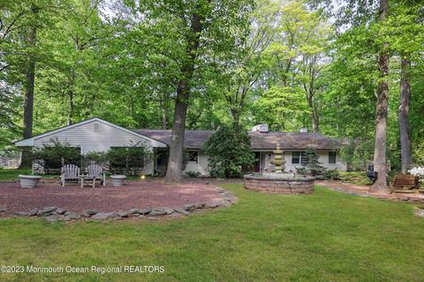 86 Deepdale Dr, Middletown, NJ 07748