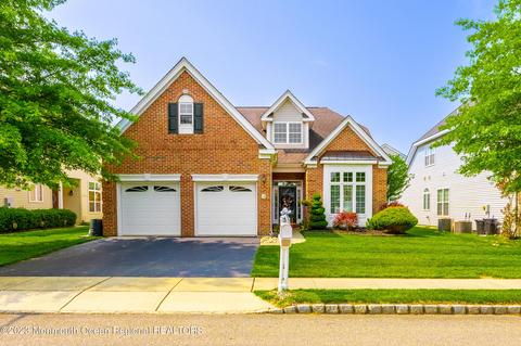 18 Hingham Ln, Barnegat, NJ 08005
