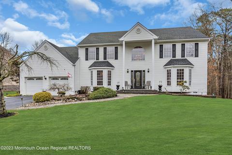 608 Winterberry Blvd, Jackson, NJ 08527