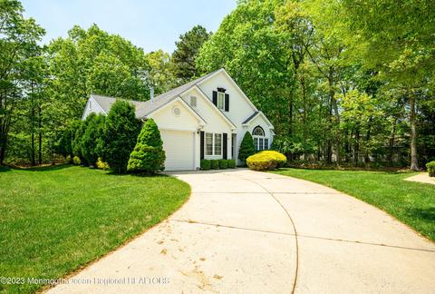 11 Abbot Ct, Jackson, NJ 08527