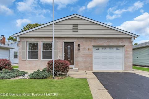 86 Guadalajara Dr, Toms River, NJ 08757