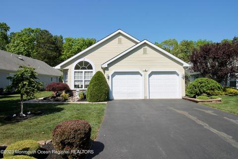 9 Skyline Dr, Lakewood, NJ 08701