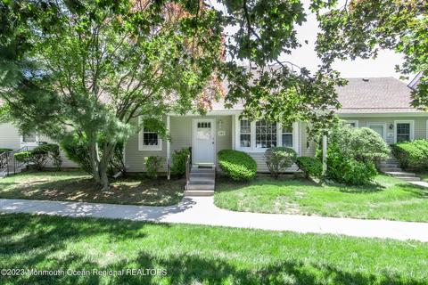 14 Plaza De Las Trinidad # C, Freehold, NJ 07728