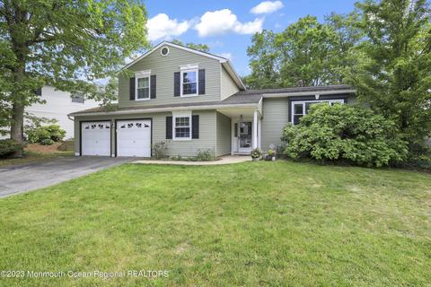 8 Timberline Dr, Howell, NJ 07731