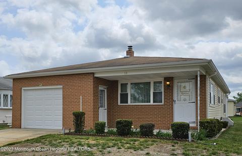 18 Corinth Pl, Toms River, NJ 08757