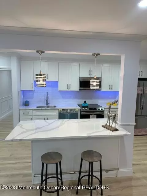 36 Amberly Dr #G, Manalapan, NJ 07726