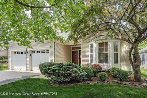 15 Morningside Ct, Lakewood, NJ 08701