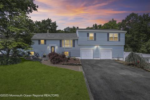 2 Southgate Dr, Howell, NJ 07731