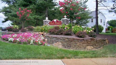 14 Whittier Ct, Freehold, NJ 07728