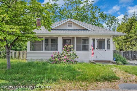 708 Compass Ave, Beachwood, NJ 08722