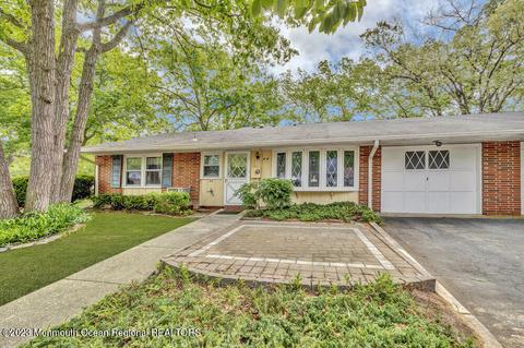 4 Buckingham Dr # b, Lakewood, NJ 08701