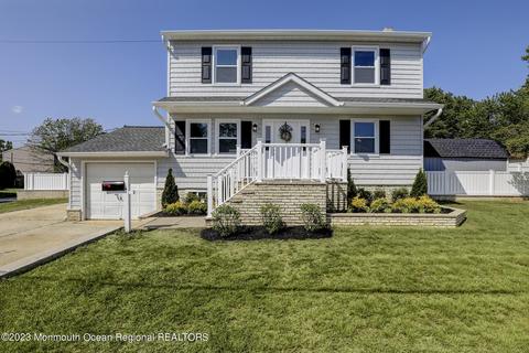 309 Cherry St, Belford, NJ 07718