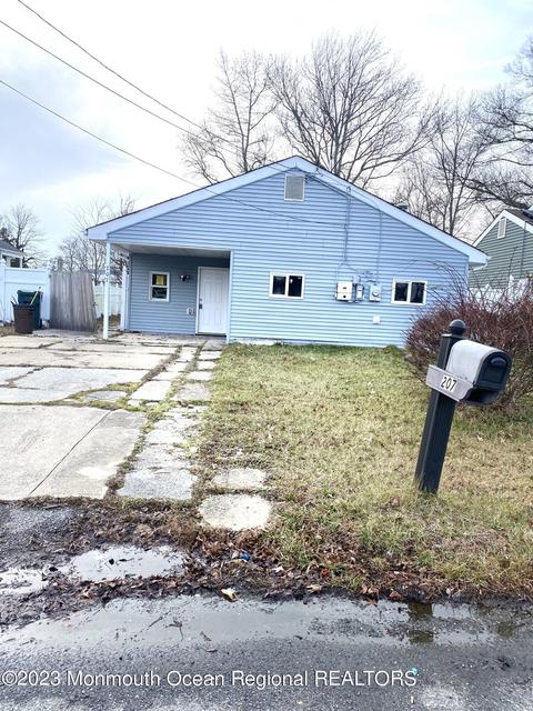 207 Falcon Dr, Little Egg Harbor, NJ 08087