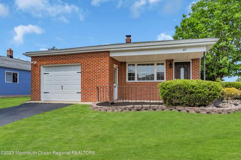 87 Hyannis St, Toms River, NJ 08757