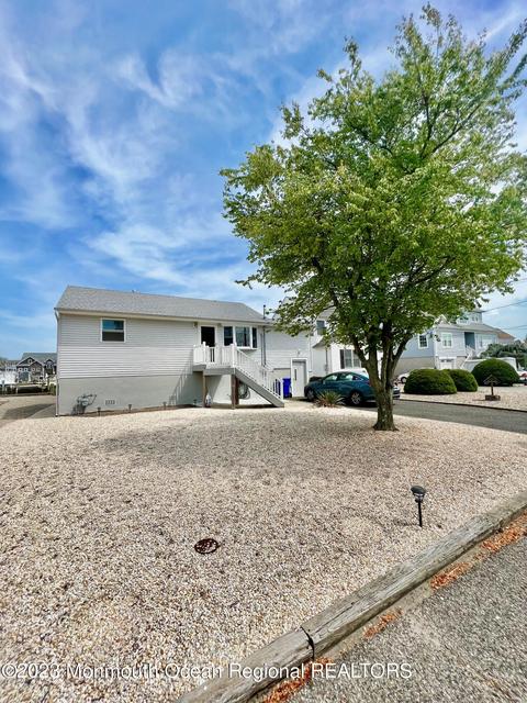 7 Sycamore Ln, Toms River, NJ 08753