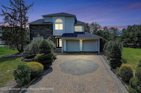 13 Racine Ln, Matawan, NJ 07747