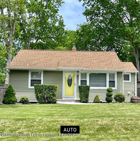65 Crest Dr, Howell, NJ 07731