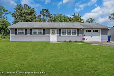 18 Colgate Dr, Toms River, NJ 08757
