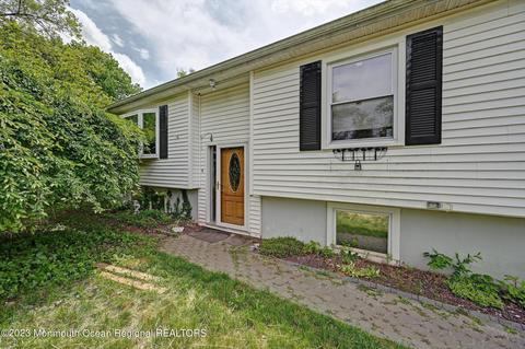 119 W 2nd St, Howell, NJ 07731