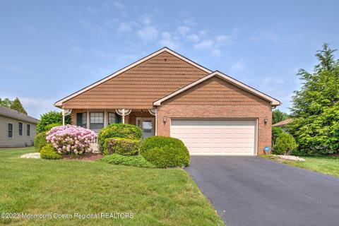 29 Lesley Dr, Marlboro, NJ 07746