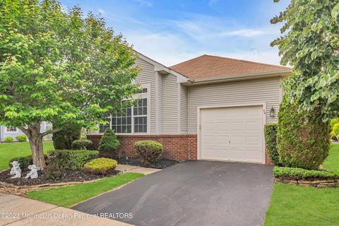36 Rochford Dr, Manchester, NJ 08759
