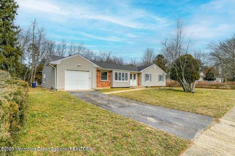 37 Toomin Dr, Wall Township, NJ 07753