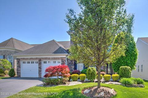 154 Tournament Dr, Monroe, NJ 08831