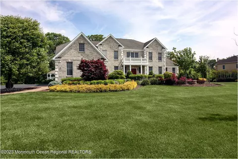 9 Summer Dr, Freehold, NJ 07728