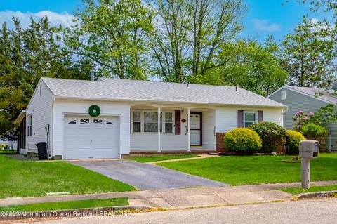 5 Gower Rd, Toms River, NJ 08757