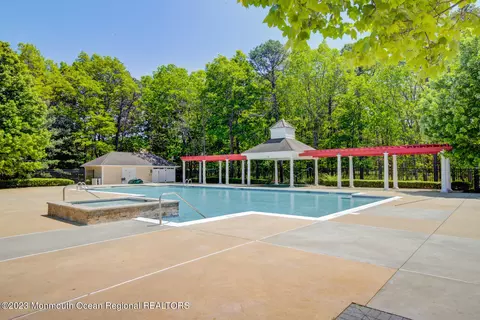 220 Sophee Ln, Lakewood, NJ 08701