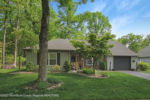 530 Petunia Ln N, Whiting, NJ 08759