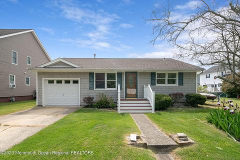 4 Beacon Dr, Waretown, NJ 08758