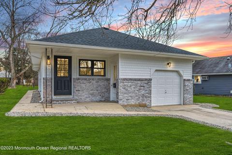 1664 Mount Everest Ln, Toms River, NJ 08753